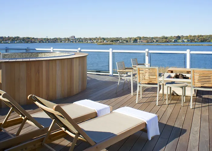 Newport Beach Hotel & Suites