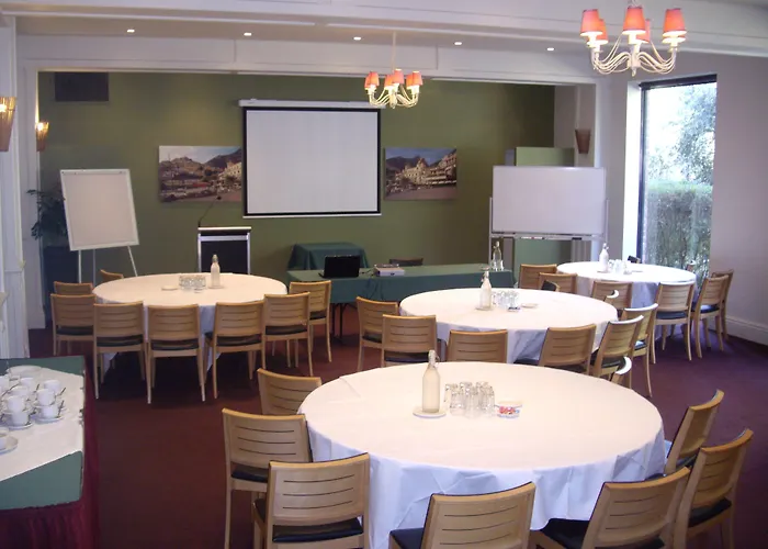 Best Western Plus The Tudor Box Hill