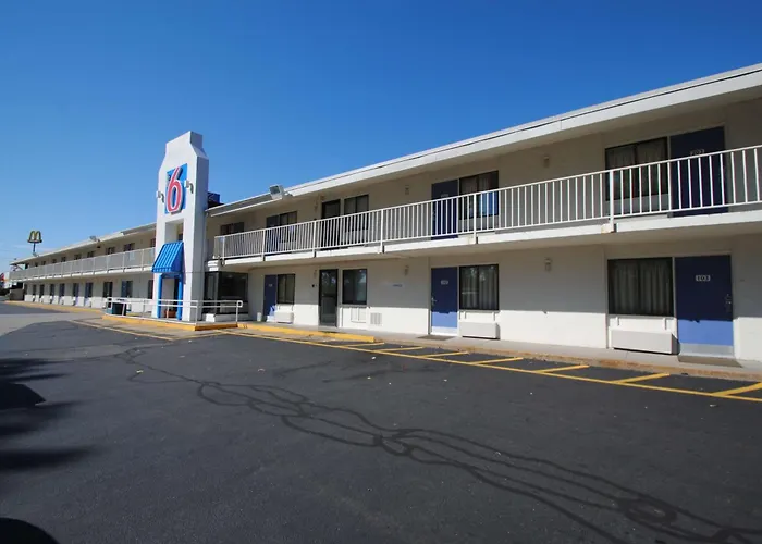 Motel 6-Chicopee, Ma - Springfield