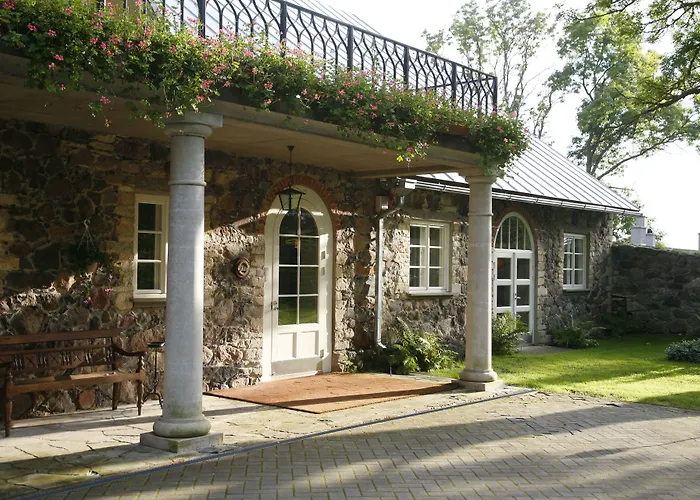 Private Farm House At Paedaste Manor