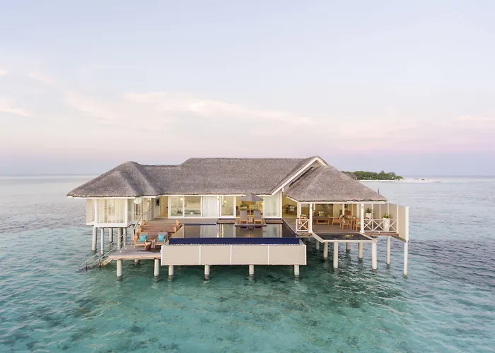 Lux* South Ari Atoll Resort & Villas Dhidhoofinolhu