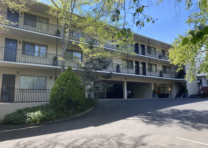 Grosvenor Court Apartments