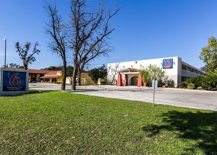 Motel 6-Uvalde, Tx