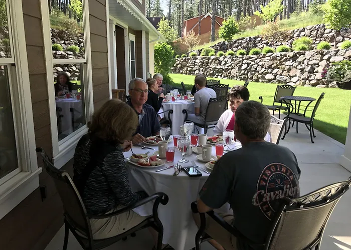 Summer Creek Inn