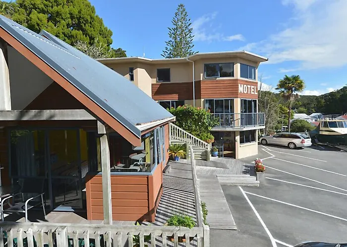 Bay Cabinz Motel
