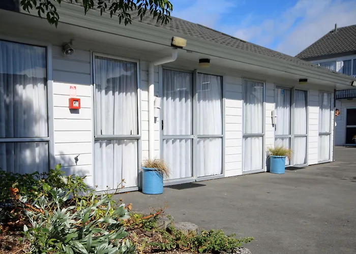 Midway Pacifica Lodge