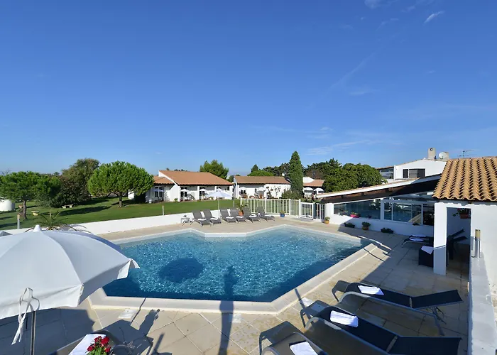 Mas De La Grenouillere Hotel Et Centre Equestre En Pleine Nature