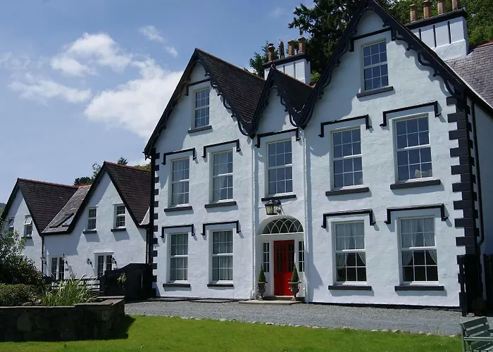 Coed Mawr Hall Bed & Breakfast