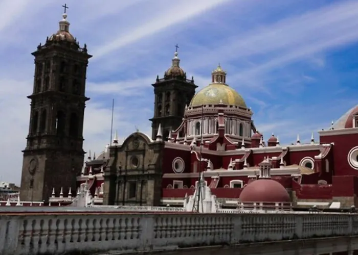 Hotel Leones