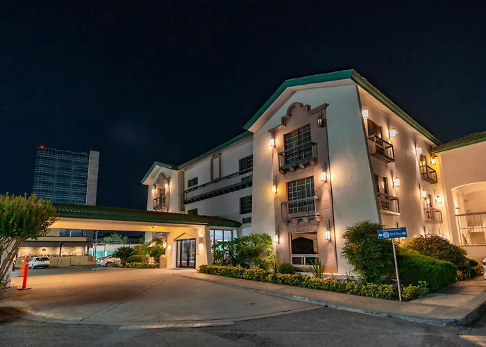 Quinta Dorada Hotel & Suites