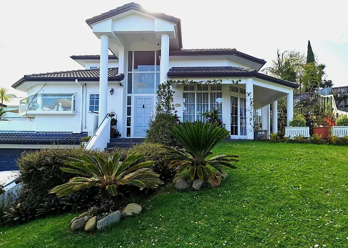 Lush & Co Auckland Bed & Breakfast
