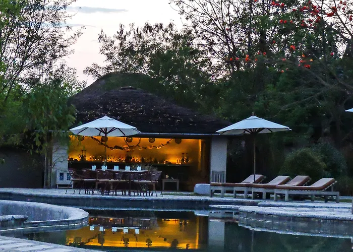Barahi Jungle Lodge