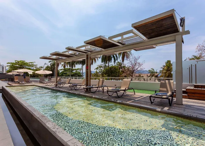 Ramada By Wyndham Acapulco Hotel & Suites