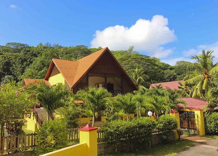 Takamaka Green Village