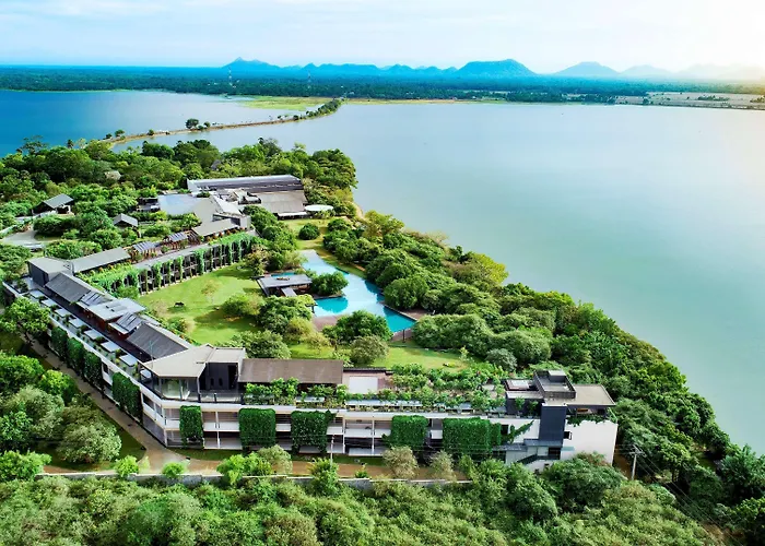 Doubletree By Hilton Weerawila Rajawarna Resort