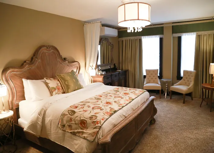 The Detroit Club Hotel