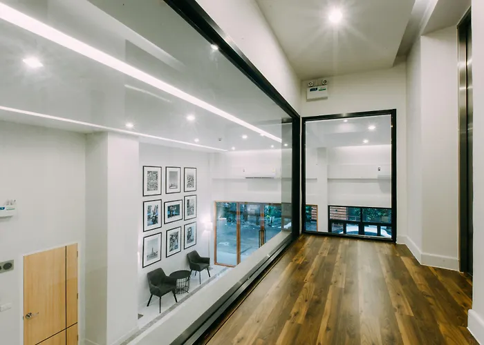 Metro Hotel