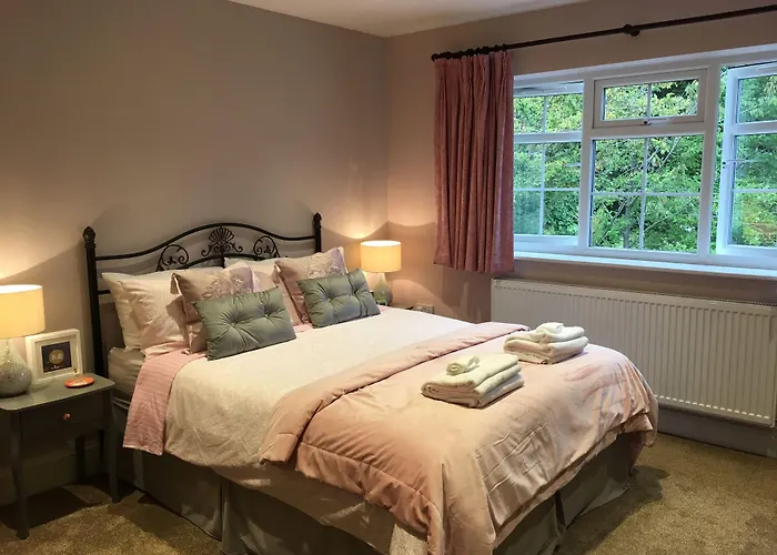 Leafy Suburban Bed And Breakfast Northwood 