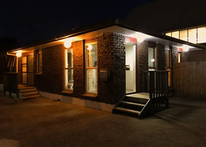 Pupuke Manor