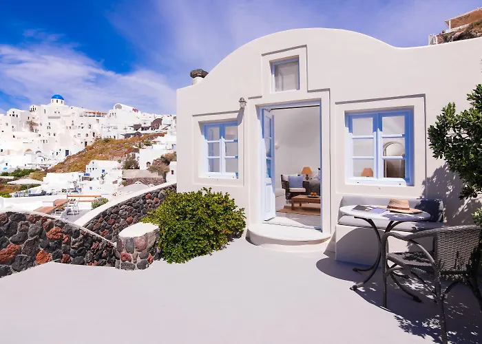 Pezoules Of Oia