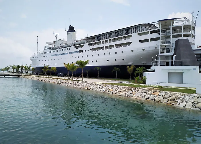 Doulos Phos The Ship