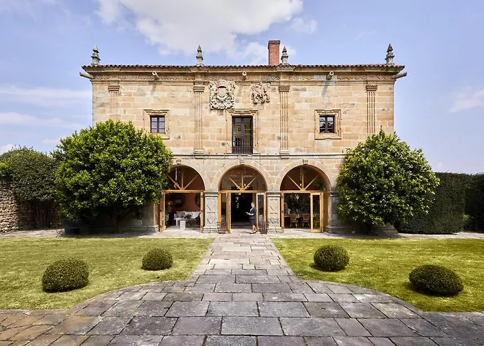Helguera Palacio Boutique & Antique