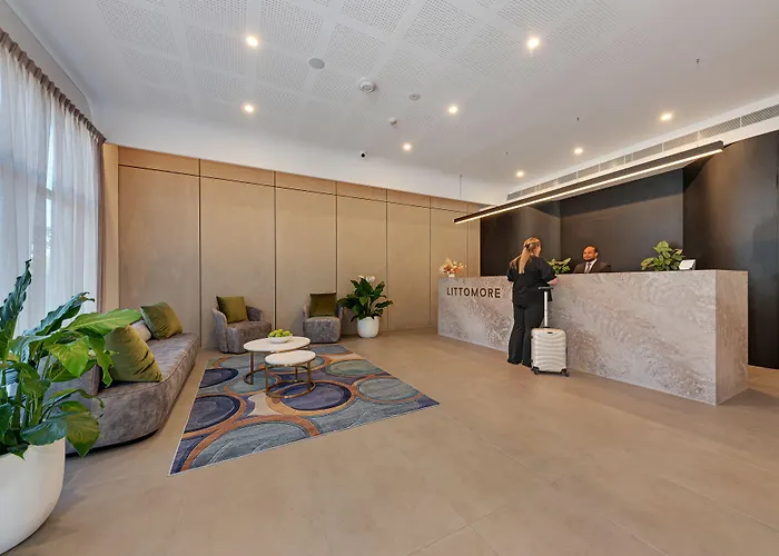 Littomore Suites Kingswood