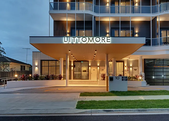 Littomore Suites Kingswood