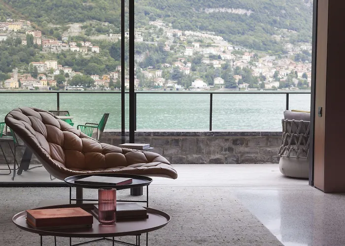 Il Sereno Lago Di Como Torno