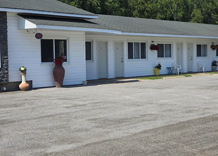 White Fang Motel