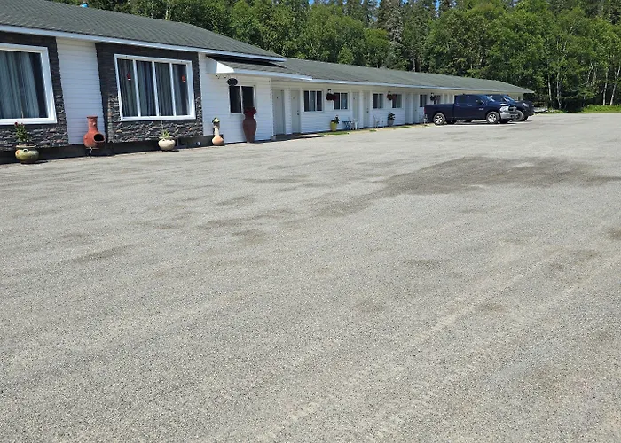 White Fang Motel