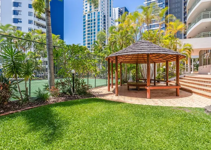 Meriton Apartments On Main Beach