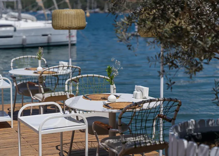 Yacht Classic Hotel - Boutique Class