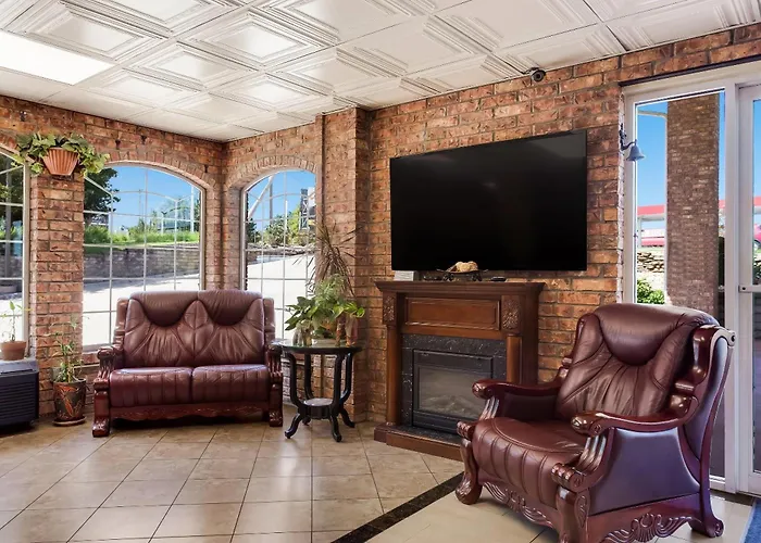 Rodeway Branson, Brick House
