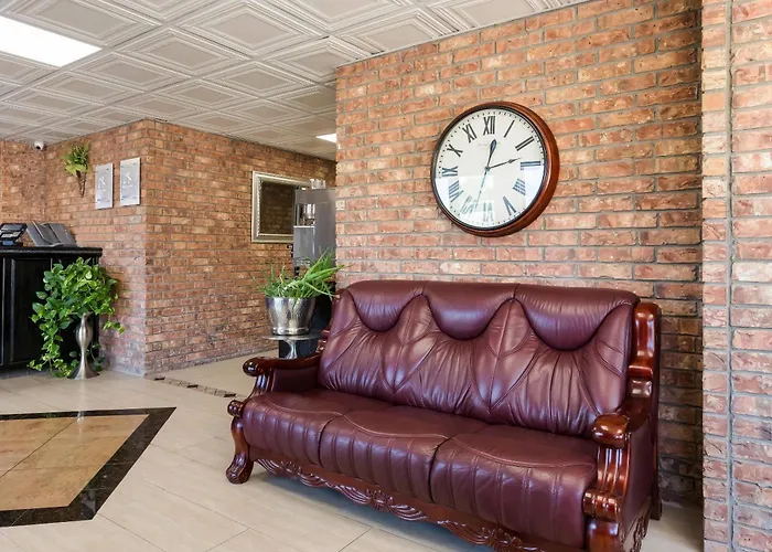 Rodeway Branson, Brick House