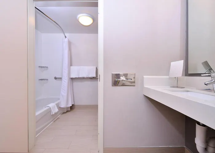 Country Inn & Suites By Radisson, Brown Deer - Milwaukee North