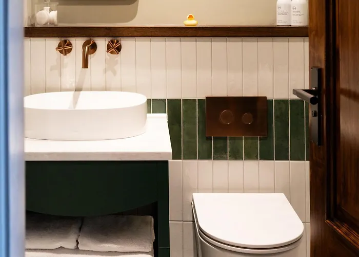 Longlands Inn & Cottages
