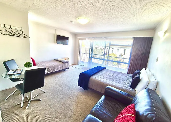 Absolute Lake View Motel