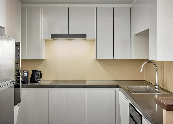 Meriton Suites World Tower, Sydney