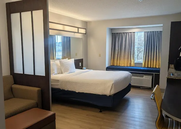 Microtel Inn & Suites By Wyndham Wheeling At The Highlands