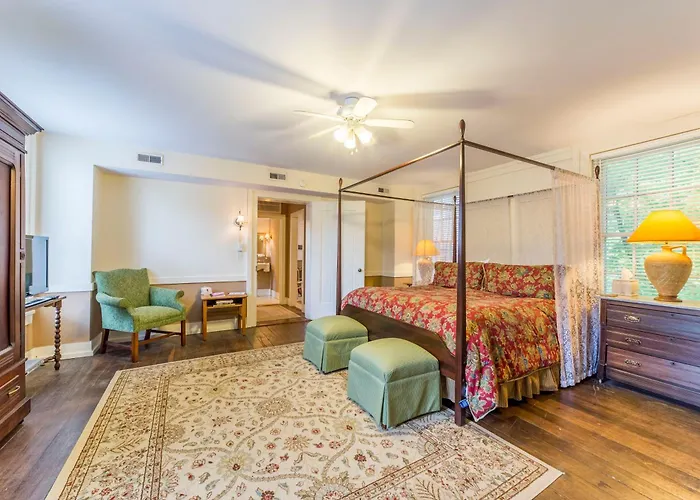 Bourbon Manor Inn