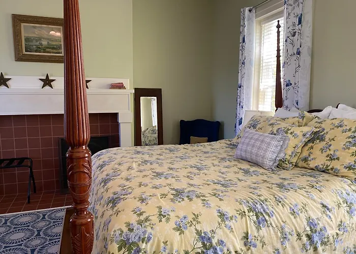 Bourbon Manor Inn