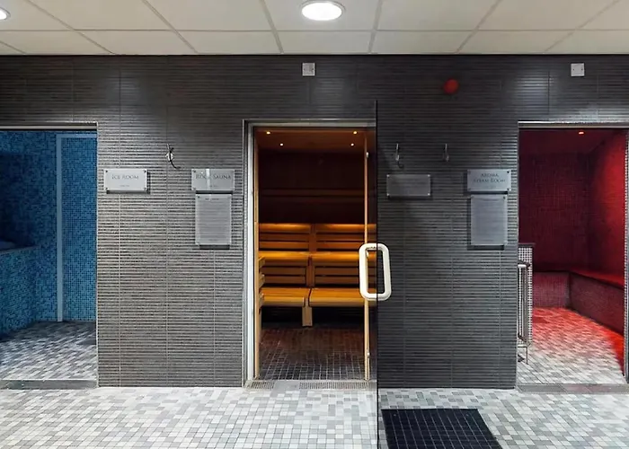 The White House - Off-Site Health Club & Spa 2 Minute Walk Away