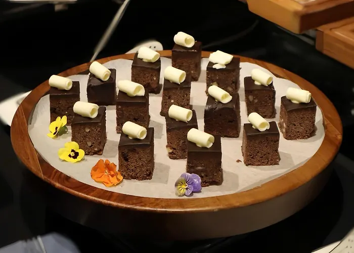 M City Hotel Saigon - Complimentary Afternoon Tea Served Daily