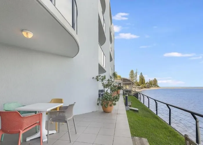 La Promenade Absolute Waterfront Apartments