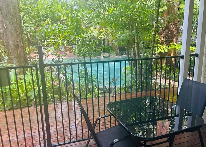 Palm Cove Tropic Apartments
