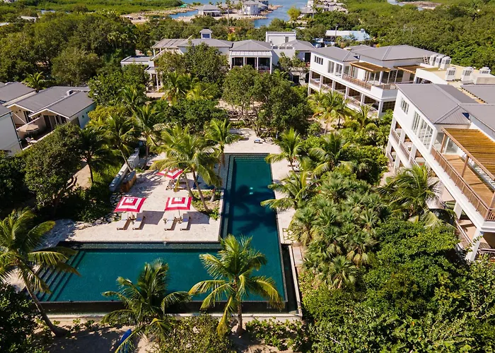 Itz'Ana & Residences