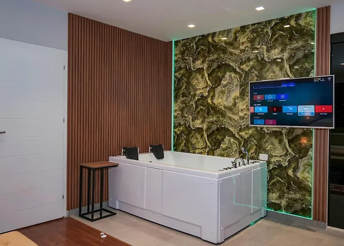 313 Villa City Center