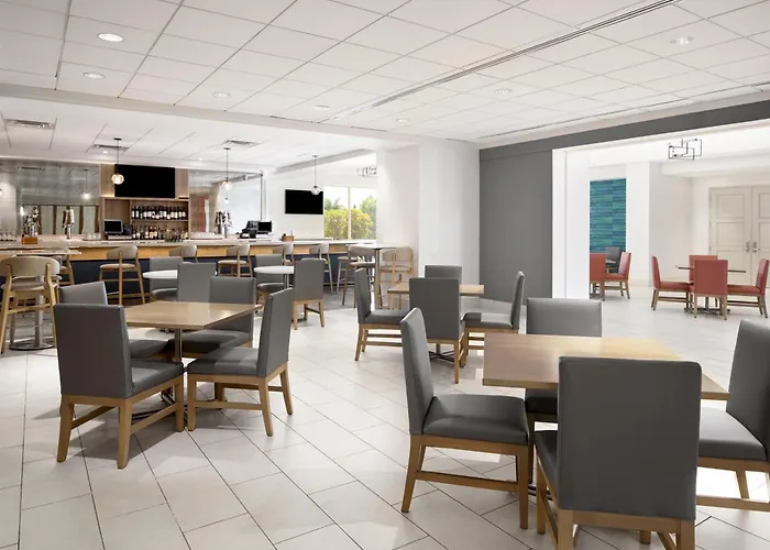 Embassy Suites By Hilton Tampa Airport Westshore