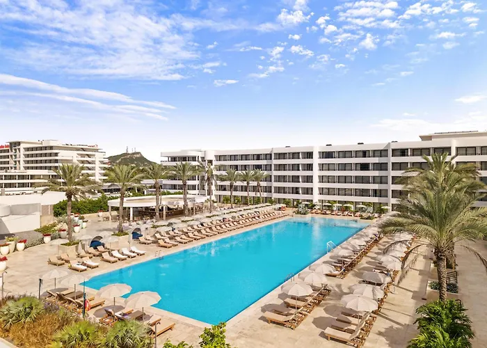The Rif At Mangrove Beach Corendon Curacao All-Inclusive, Curio By Hilton Willemstad